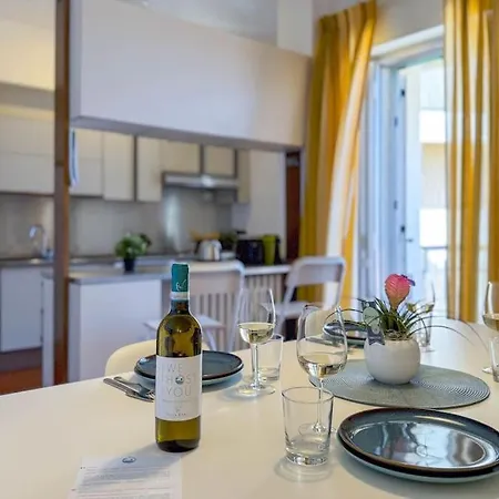 6 Posti - Fronte Mare Parcheggio Privato Ac Wifi By Wehostyou Apartamento