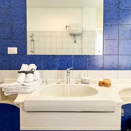 6 Posti - Fronte Mare Parcheggio Privato Ac Wifi By Wehostyou Apartamento